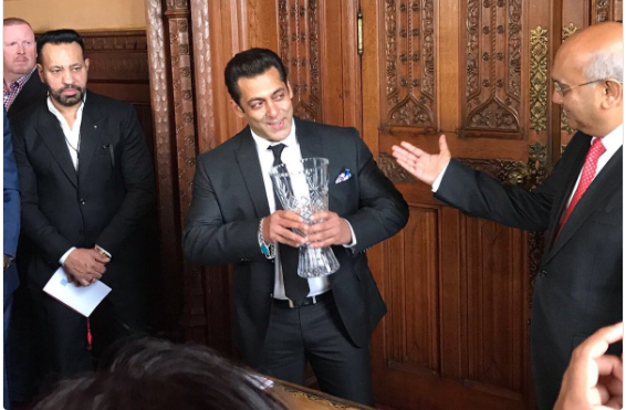 Salman-Khan-Receives-Global-Diversity-Award
