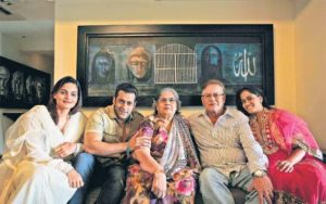 Salman-Khan-with-his-family