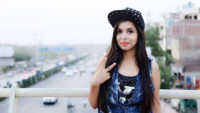 Dhinchak-Pooja-Eliminated-Bigg-Boss-11
