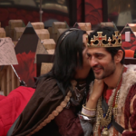 arshi-khan-kisses-hiten-tejwani