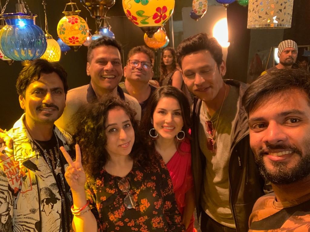 Nawazuddin Siddiqui & Sunny leone sets the floor on fire at Motichoor Chaknachoor promotional Song shoot upto midnight