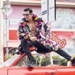 Akshay-Kumar-Reveals-Selfiee-Release-Date-With-His-New-Look